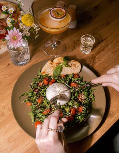 restaurant-wadern-zur-sonne-gasthaus-bistro-galerie-burrata-rucola-salat