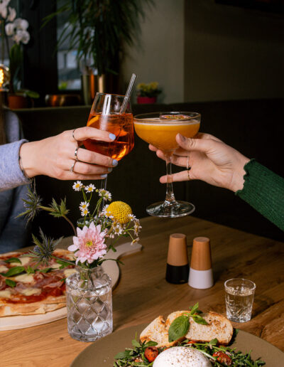 restaurant-wadern-zur-sonne-gasthaus-bistro-galerie-cocktails-martini-aperol